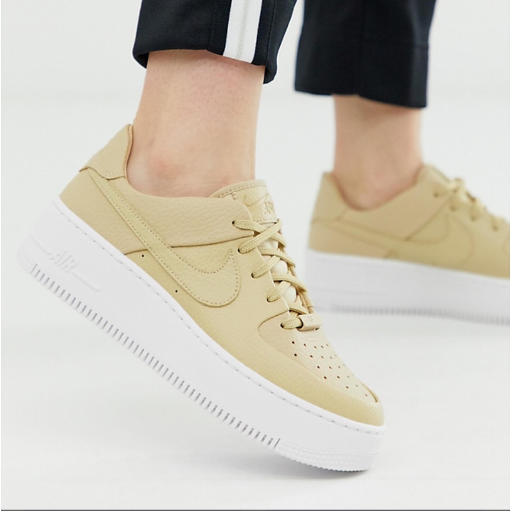 Nike Air Force 1 Sage low platform shoes in Beige in Women’s size 10